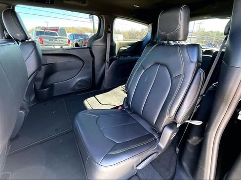 New 2026 Chrysler Pacifica Select image 14