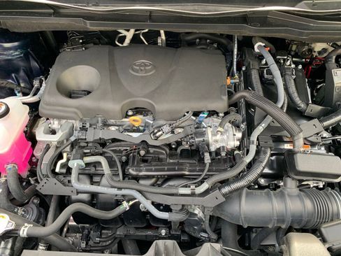 Used 2025 Toyota Sienna XLE image 35