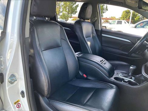 Used 2018 Toyota Highlander XLE AWD/4WD image 10