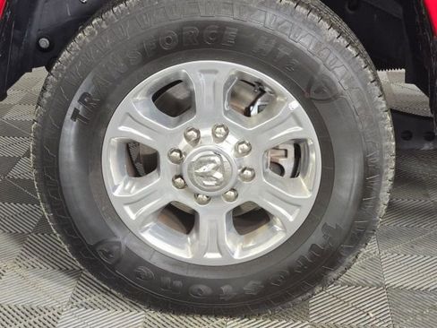 Used 2024 RAM 2500 Big Horn w/ Sport Appearance Package image 9