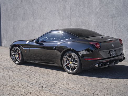 Used 2015 Ferrari California T image 13