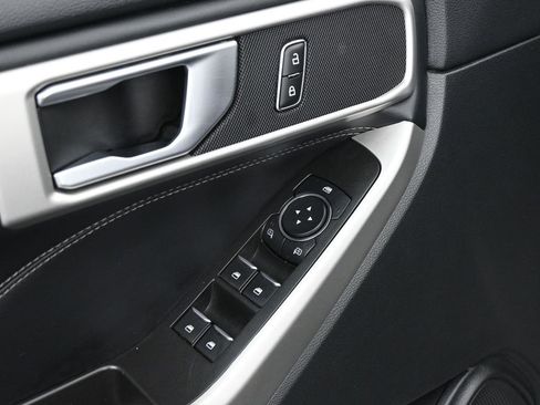 Certified 2023 Ford Explorer XLT image 10