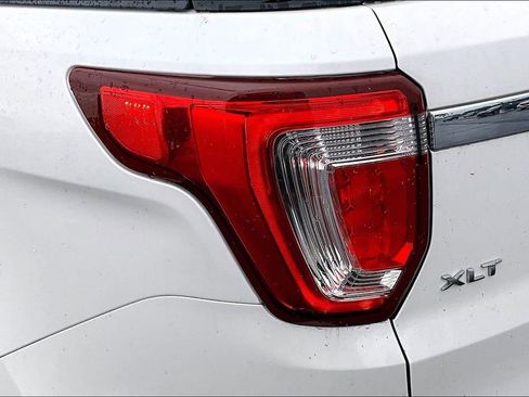Used 2017 Ford Explorer XLT FWD image 31