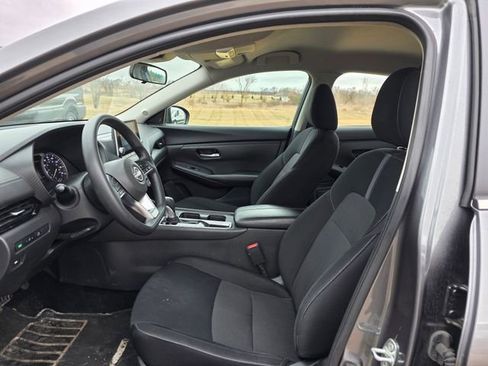 Used 2024 Nissan Sentra SV image 2