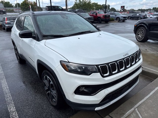 Used 2023 Jeep Compass Limited AWD/4WD image 2