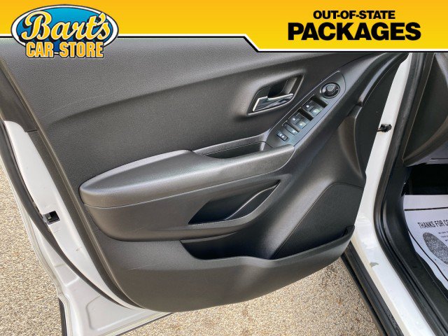Used 2017 Chevrolet Trax LT w/ LT Convenience Package AWD/4WD image 23