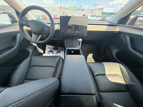 Used 2022 Tesla Model Y Long Range AWD/4WD image 17