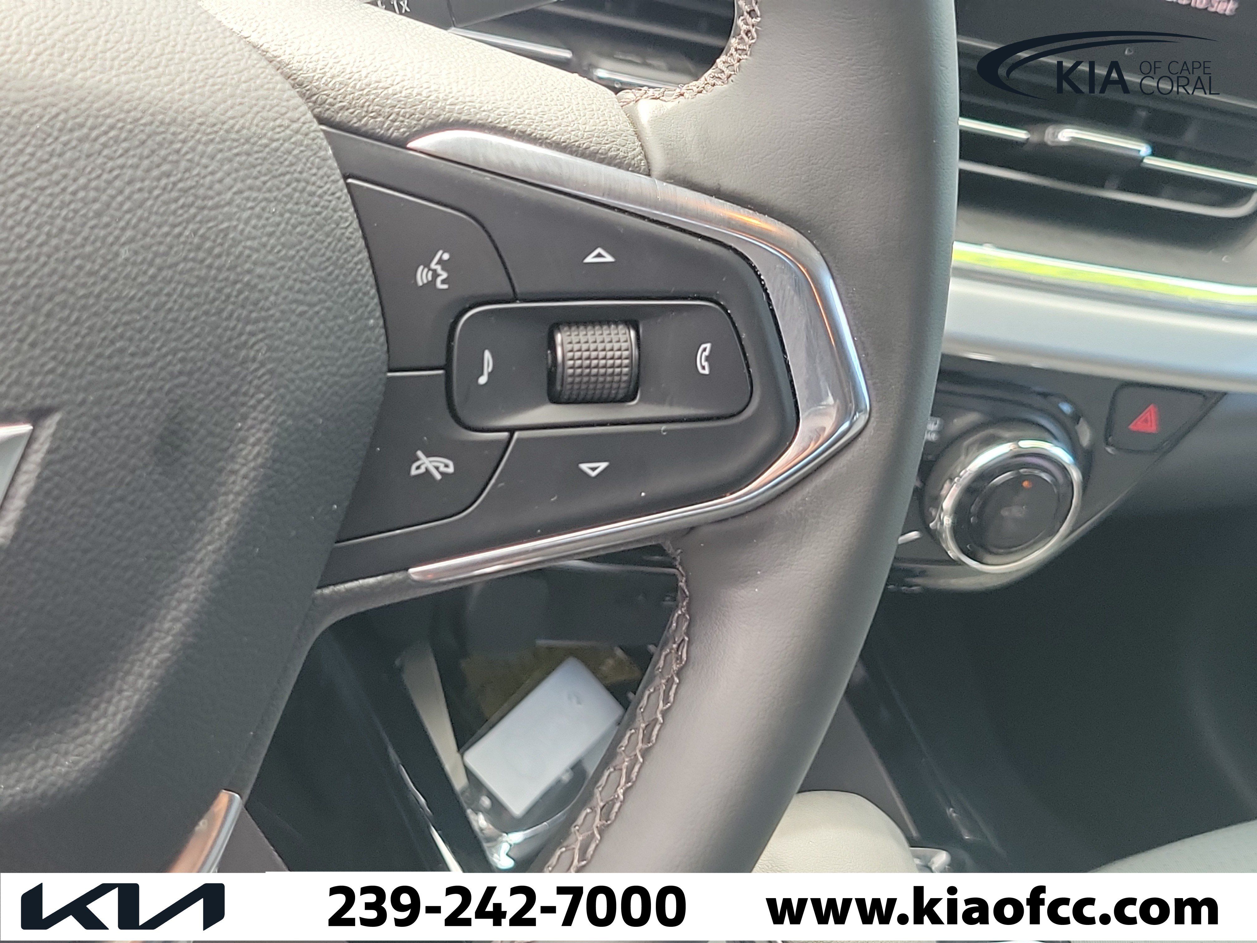 Used 2025 Chevrolet Trax LT w/ Driver Confidence Package FWD image 26