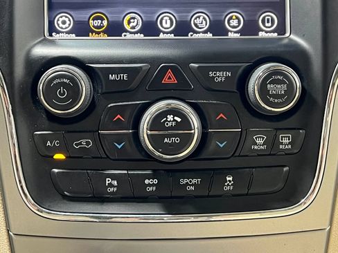 Used 2018 Jeep Grand Cherokee Overland AWD/4WD image 26