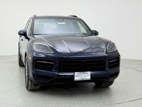 Used 2024 Porsche Cayenne image 2
