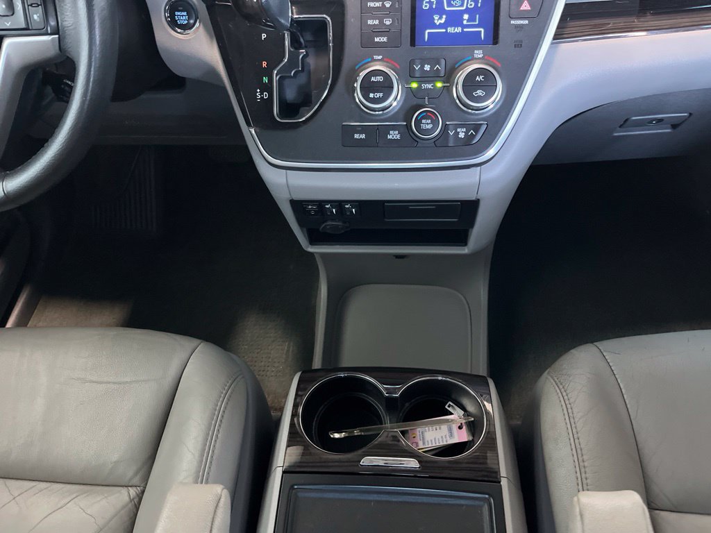 Used 2017 Toyota Sienna XLE FWD image 11