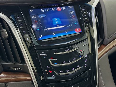 Used 2019 Cadillac Escalade Premium Luxury image 21