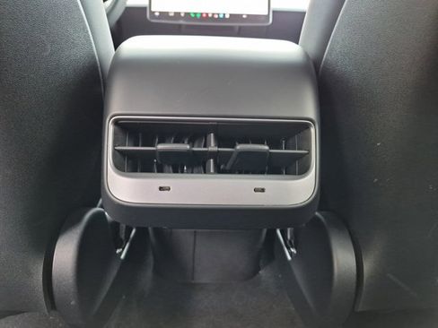 Used 2024 Tesla Model Y Long Range AWD/4WD image 17
