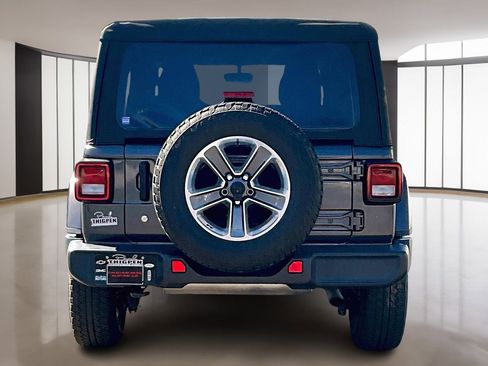 Used 2020 Jeep Wrangler Unlimited Sahara image 5