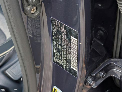 Used 2023 Hyundai Venue Limited image 34