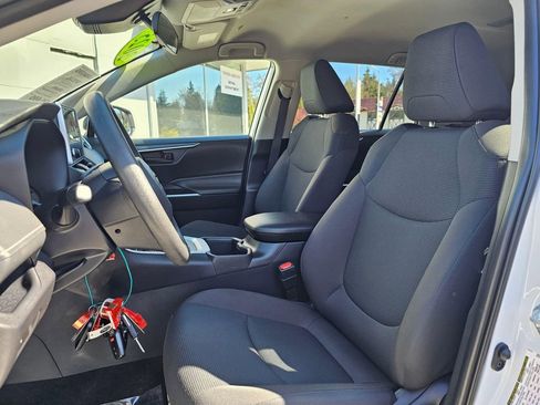 Certified 2025 Toyota RAV4 LE image 18