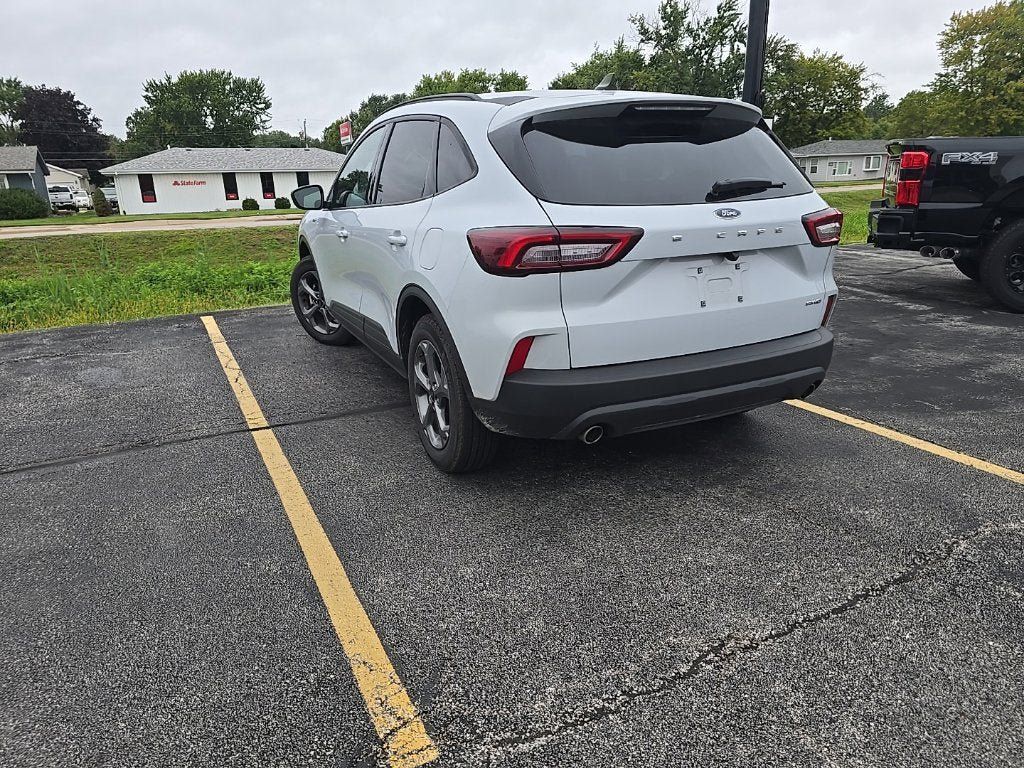 Used 2025 Ford Escape ST-Line Select AWD/4WD image 5