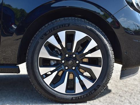 Used 2025 Ford Expedition Max Platinum w/ Driver's Package AWD/4WD image 6