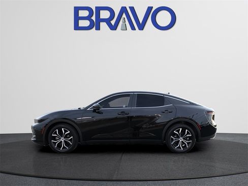 Used 2023 Toyota Crown Limited image 8