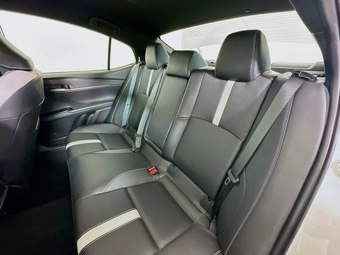 Used 2025 Toyota Camry SE FWD image 27