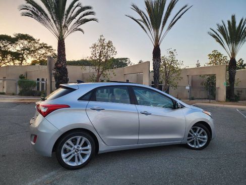 Used 2016 Hyundai Elantra GT w/ Option Group 03 FWD image 7