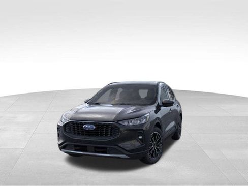 New 2025 Ford Escape SE image 2