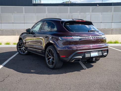 Certified 2026 Porsche Macan AWD/4WD image 3