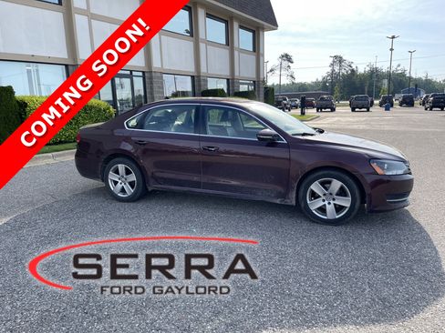 Used 2012 Volkswagen Passat 2.5 SE FWD image 1
