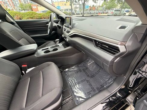 Used 2025 Nissan Altima 2.5 SV FWD image 42