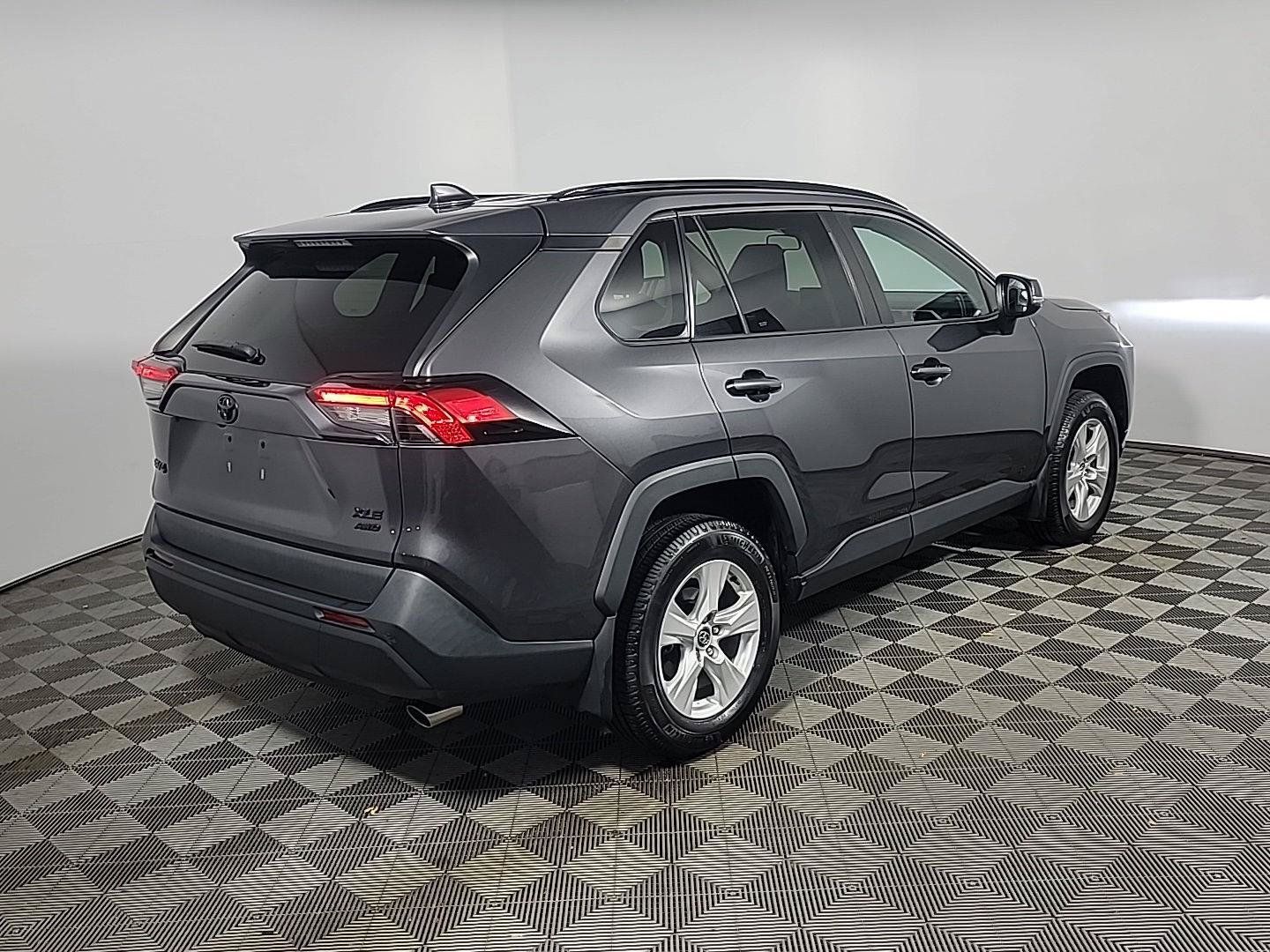 Used 2021 Toyota RAV4 XLE w/ Convenience Package AWD/4WD image 4