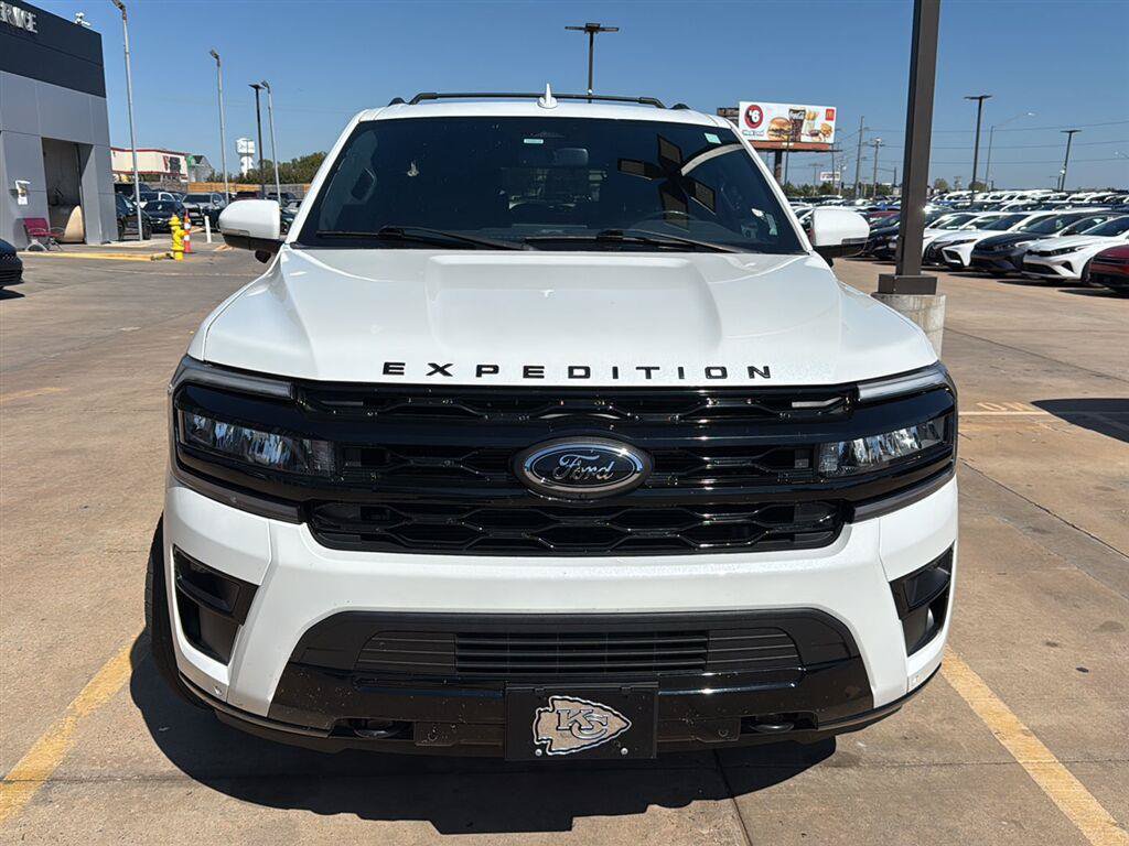 Used 2023 Ford Expedition Limited AWD/4WD image 9