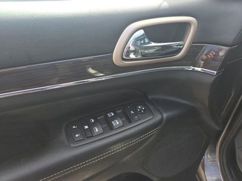 Used 2015 Jeep Grand Cherokee Overland w/ Advanced Technology Group AWD/4WD image 12