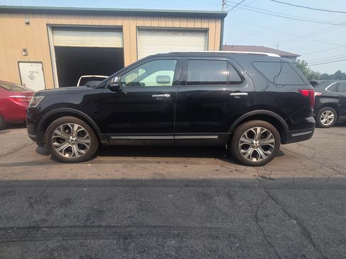 Used 2018 Ford Explorer Platinum AWD/4WD image 2