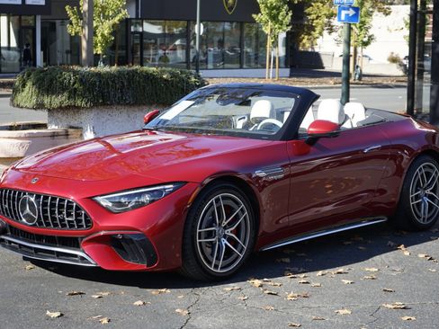 Used 2022 Mercedes-Benz SL 55 AMG 4MATIC w/ Driver Assistance Package image 2