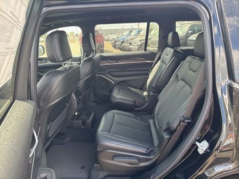 New 2026 Jeep Grand Cherokee L Limited w/ Luxury Tech Group II RWD image 11