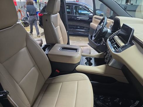 Used 2024 Chevrolet Suburban Premier w/ Premium Package AWD/4WD image 14