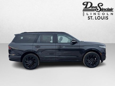 New 2026 Lincoln Navigator Reserve w/ Jet Appearance Package image 4