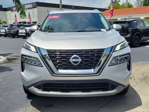 Used 2023 Nissan Rogue SV w/ SV Premium B Package FWD image 2