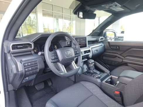 Certified 2025 Toyota Tacoma SR5 w/ SR5 Upgrade Package AWD/4WD image 16