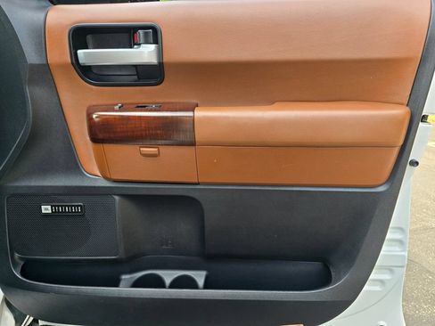 Used 2017 Toyota Sequoia Platinum RWD image 15
