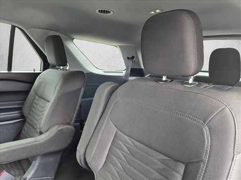 Used 2021 Ford Explorer XLT RWD image 14