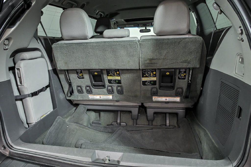 Used 2015 Toyota Sienna XLE FWD image 9