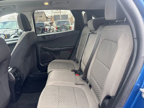 Used 2022 Ford Escape SE w/ SE Sport Appearance Package image 17