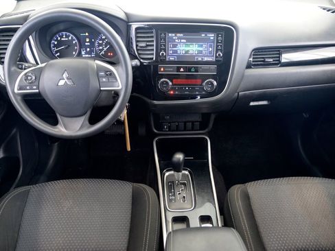 Used 2019 Mitsubishi Outlander ES FWD image 17