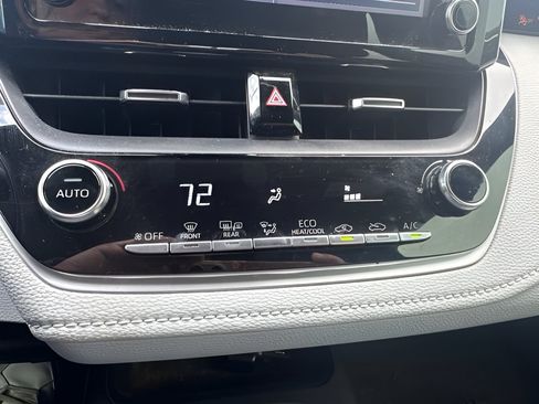 Used 2020 Toyota Corolla SE w/ SE Premium Package FWD image 8