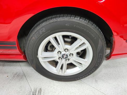 Used 2013 Ford Mustang Convertible RWD image 13