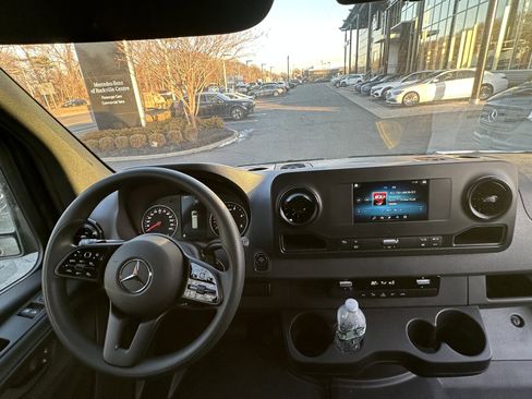 Used 2024 Mercedes-Benz Sprinter 4500 image 6