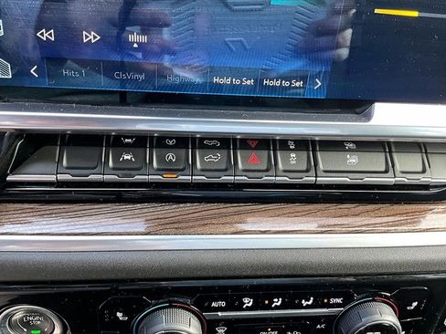 Used 2023 Chevrolet Silverado 1500 LT image 15