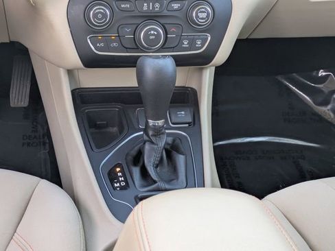 Used 2019 Jeep Cherokee Latitude w/ Popular Appearance Group image 20