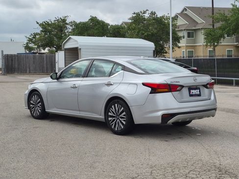 Used 2024 Nissan Altima 2.5 SV FWD image 7